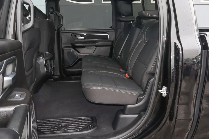 $39988 : 2025 1500 Big Horn 4x4 Crew C image 8