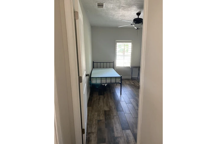 $700 : Renta cuarto privado image 2