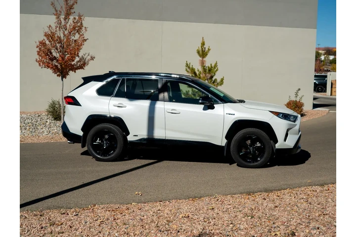 $27845 : 2019 RAV4 Hybrid XSE image 5