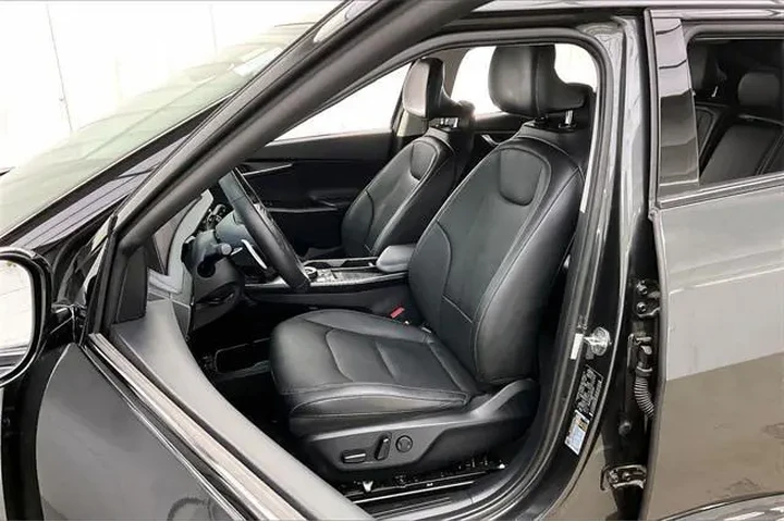 $22990 : Kia EV6 2023 AWD Wind 4dr Cr image 8