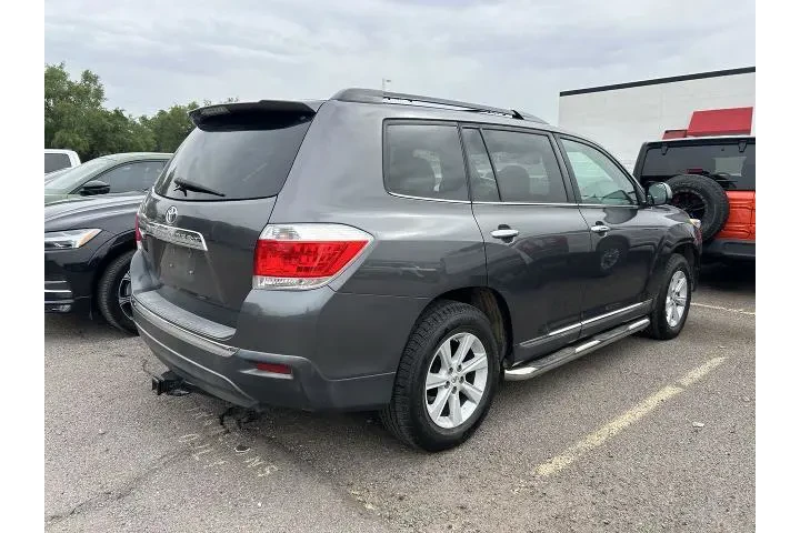 $14995 : Toyota Highlander 2013 SE 4d image 4