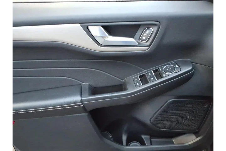 $26813 : Ford Escape Plug-In Hybrid 2 image 9