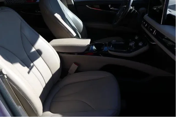 $38196 : Lincoln Nautilus 2022 AWD Re image 5