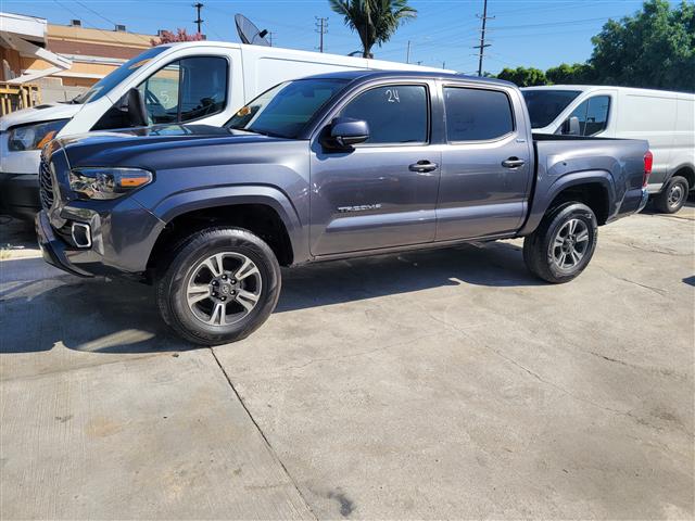 $28900 : 2018 Toyota tacoma sr5 image 2