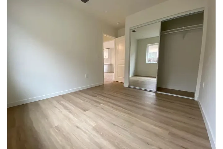$2400 : Available 3Bed/2Bath in LA image 8