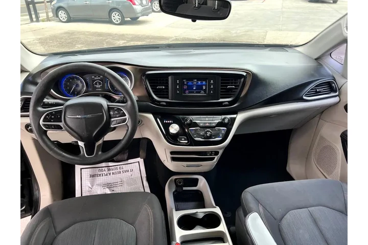2017 Pacifica LX image 9