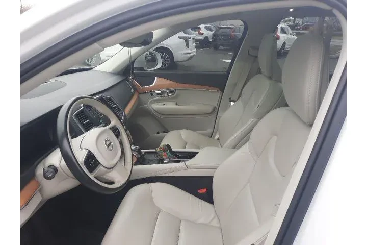 $32322 : Volvo XC90 2022 AWD T6 Momen image 10