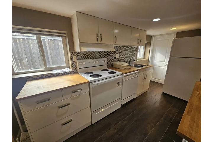 $899 : Fantastic View Now Ready Apply image 4