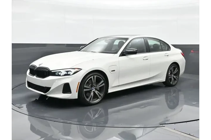 $37291 : BMW 3 Series 2023 330e 4dr S image 4