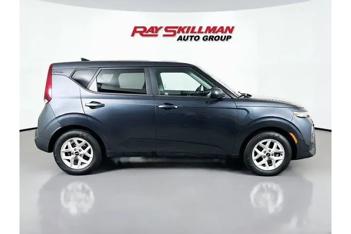 $17975 : Kia Soul 2022 LX 4dr Crossov image 8