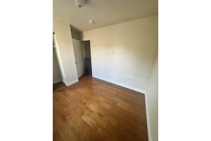 $800 : Cuarto En Renta image 3