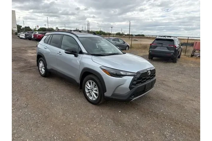 $33900 : Toyota Corolla Cross 2026 LE image 1