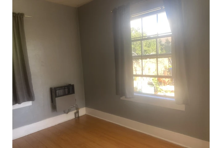 $1250 : recamara  de renta image 1