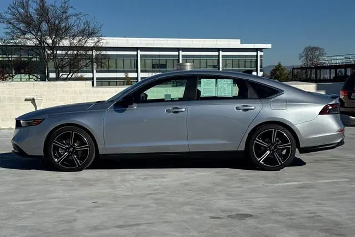 $29651 : Honda Accord Hybrid 2025 Spo image 6