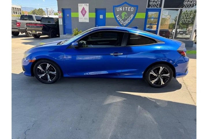 2017 Civic Touring Coupe CVT image 8