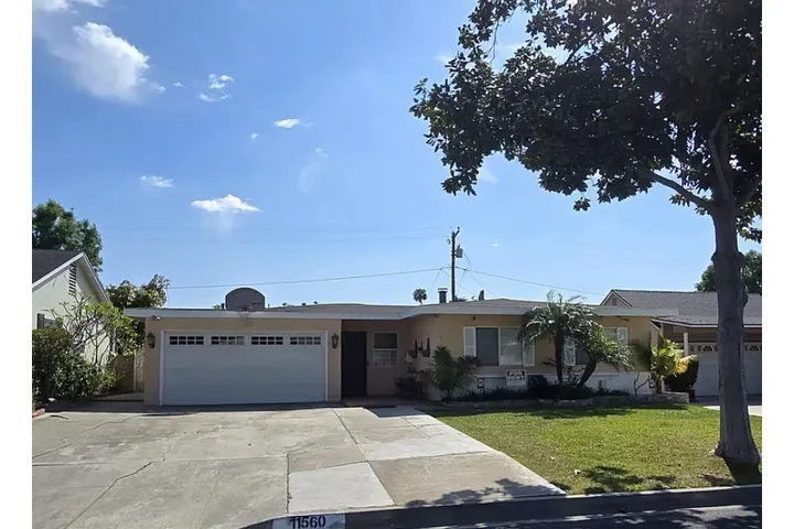 $2700 : This home can be leased Single image 1