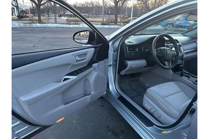 $10000 : 2015 Camry LE image 2