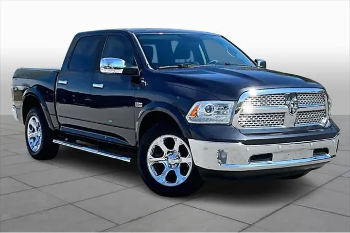 $26498 : Ram 1500 2017 4x4 Laramie 4d image 2