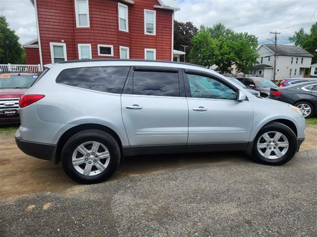 $6990 : 2011 Traverse image 6