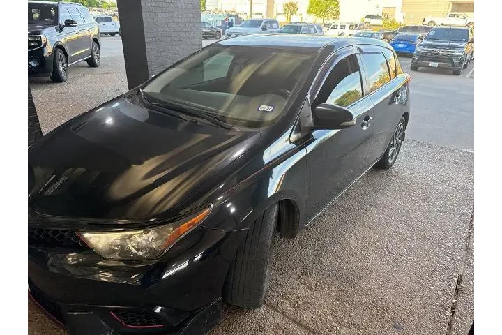 $13365 : Toyota Corolla iM 2017 4dr H image 2