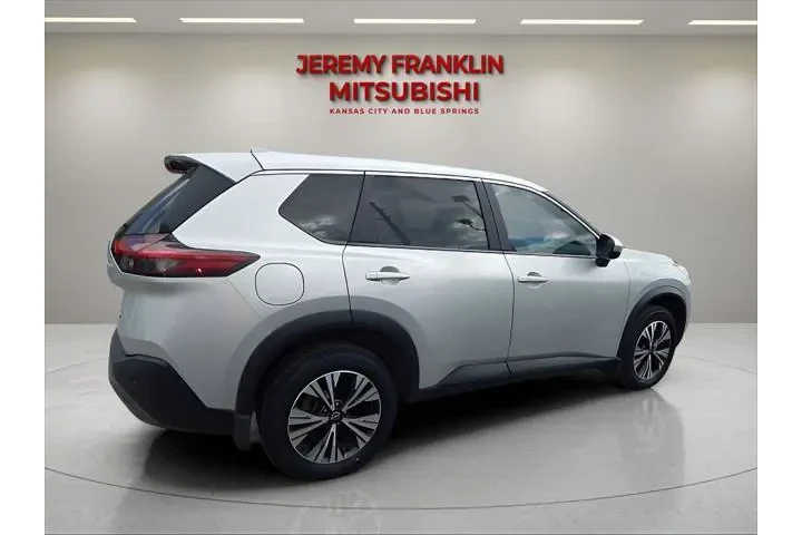 $21988 : Nissan Rogue 2023 SV 4dr Cro image 2