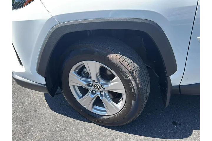 $38278 : Gold Certified 2025 RAV4 XLE image 5