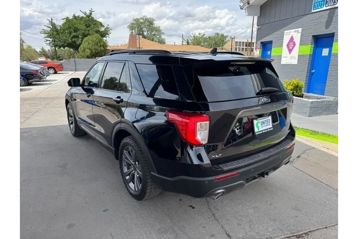 2022 Explorer XLT AWD image 7