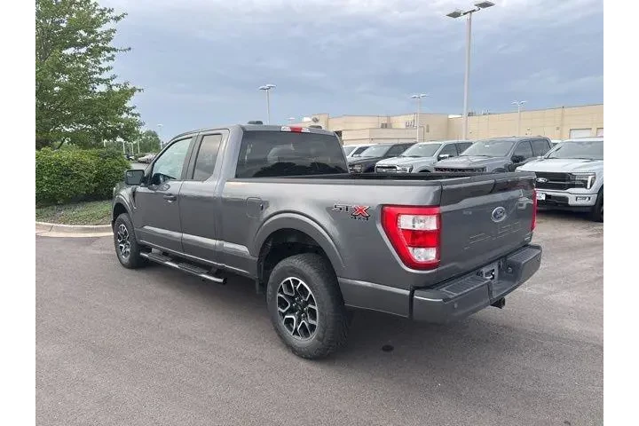 $32500 : Ford F-150 2023 4x4 XLT 4dr image 4