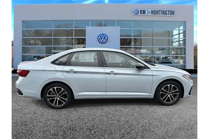 $22082 : Volkswagen Jetta 2025 Sport image 2