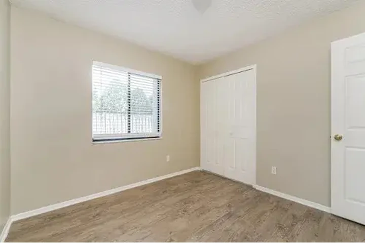 $1405 : Casa en renta de 3 recámaras image 3