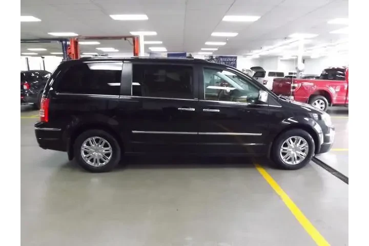 $9985 : Chrysler Town and Country 20 image 6