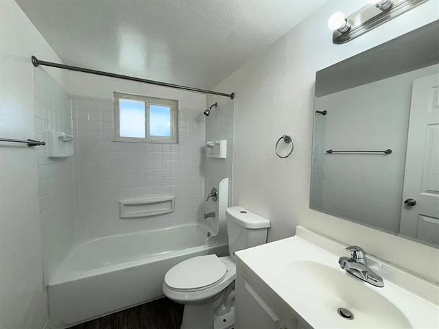 $1500 : GORGEOUS 2 BED 1 BA APARTMENT image 1