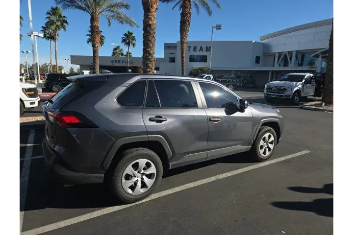 $27772 : Toyota RAV4 2024 LE 4dr SUV image 2