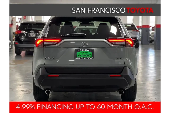 $30988 : Gold Certified2021 RAV4 XLE P image 3