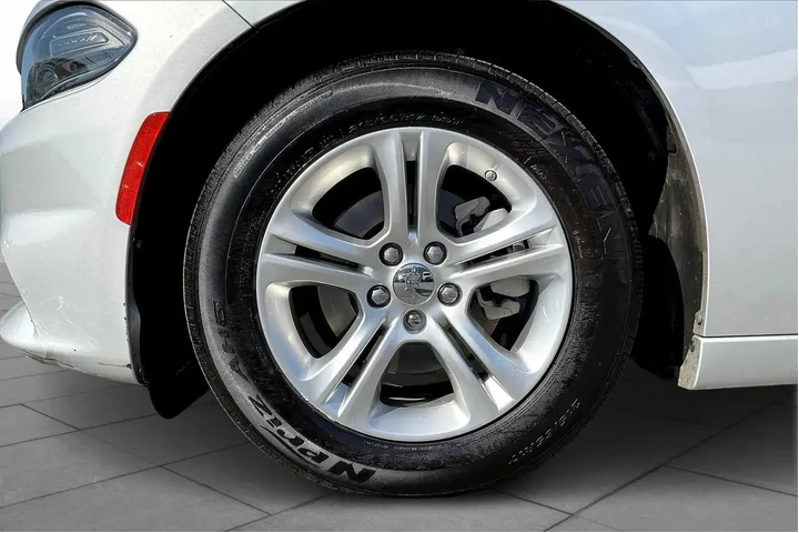 $19687 : Dodge Charger 2022 SXT 4dr S image 10