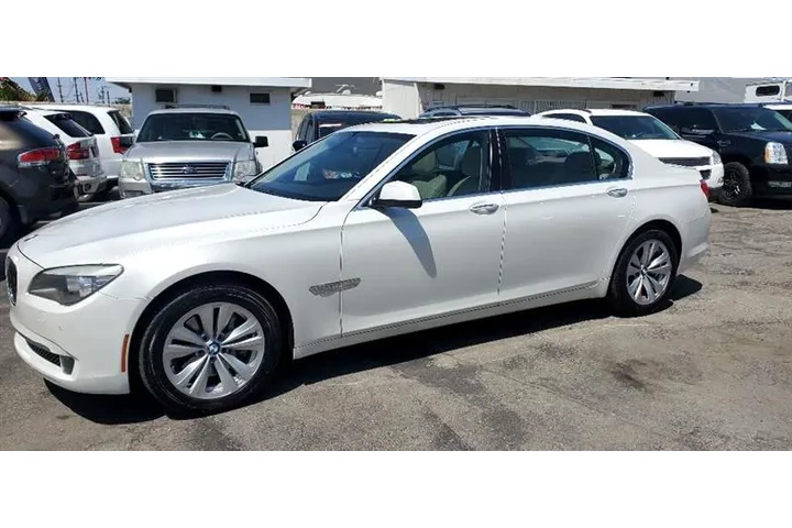 $13499 : 2012 BMW 7-Series image 2