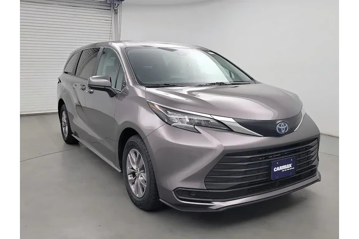 $34998 : Toyota Sienna 2024 LE 8-Pass image 1