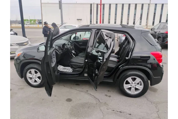 $13850 : 2019 Trax LT image 2