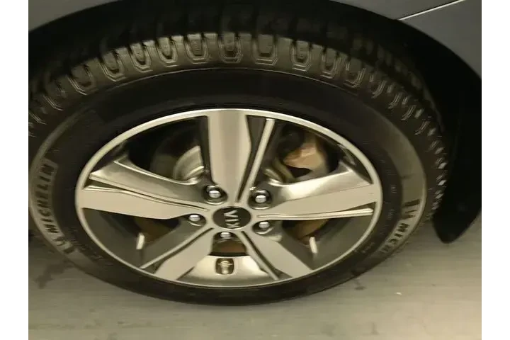 $12952 : Kia Forte 2018 S 4dr Sedan image 9