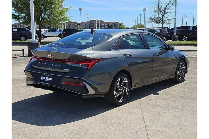 $23299 : Hyundai ELANTRA 2025 Limited image 3