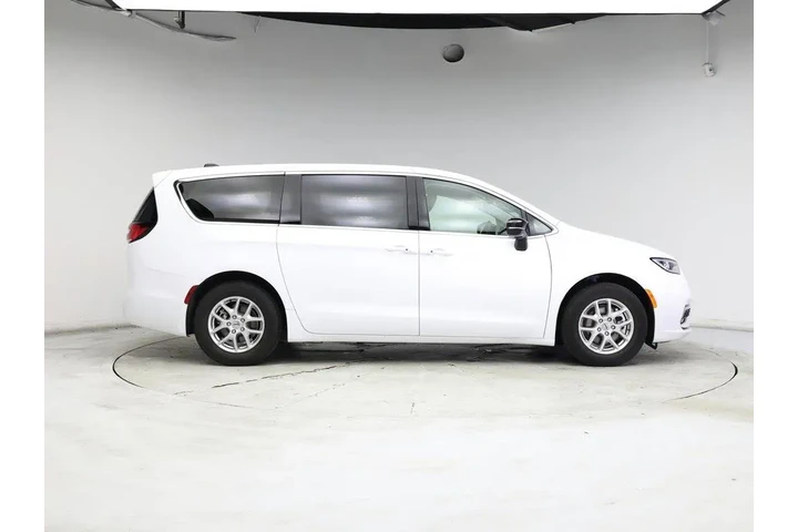 $30998 : Chrysler Pacifica 2024 Touri image 7