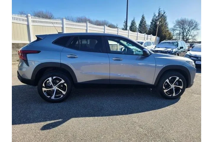 $20772 : Chevrolet Trax 2024 RS 4dr C image 6