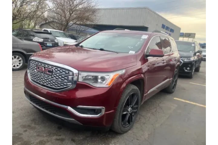 2017 GMC Acadia Denali image 4