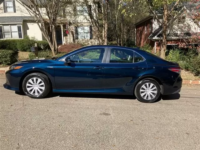 $9900 : 2019 Camry LE Hybrid image 3