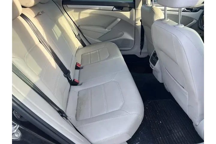 $13994 : Volkswagen Passat 2020 SE 4d image 8