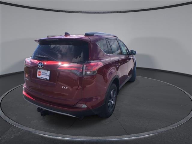 $19500 : PRE-OWNED 2018 TOYOTA RAV4 XLE image 8