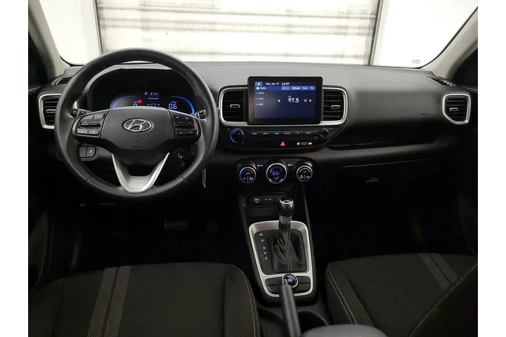 $17998 : Hyundai VENUE 2023 SEL 4dr C image 9