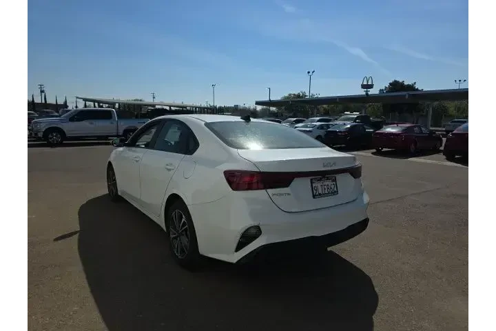 $18999 : Kia Forte 2024 LXS 4dr Sedan image 4