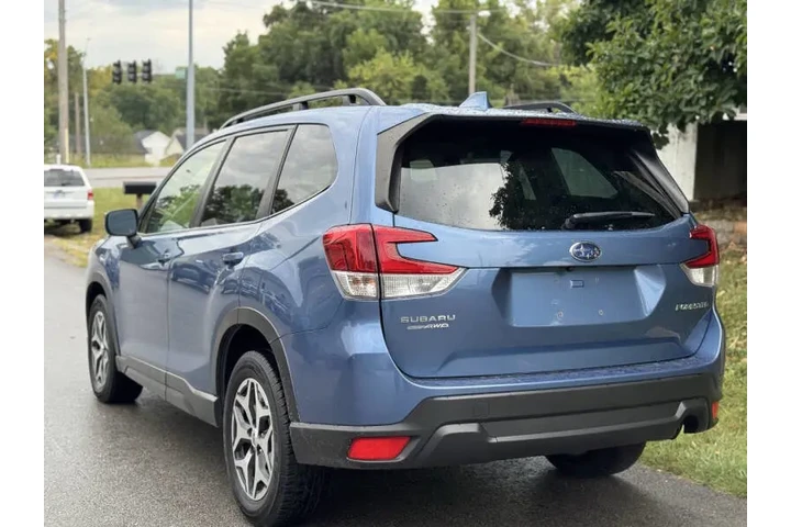 $21999 : 2023 Forester Premium image 5