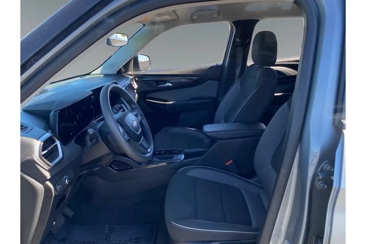 $27405 : Chevrolet Trailblazer 2024 L image 9